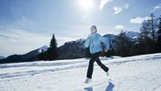 AL-shutterstock-fuer-burmester-1212-shutterstock_117825310-Running-Winter-Joggen-Schnee-Laufen (jpg)