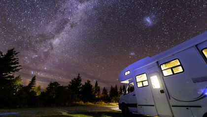 Wohnmobil unterm Sternenhimmel