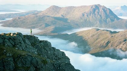 Am Gipfel des A’ Mhaighdean, mit Blick auf den Slioch, Schottland