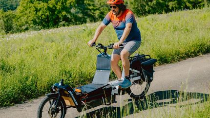 Solarpanel von Jackery auf dem Lastenrad im Test