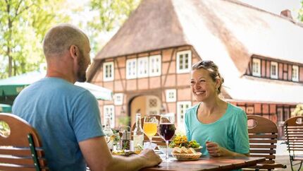 Zwischen Bremen und Lüneburg, am Rand der berühmten Heide, steht der Hof Tütsberg, ein Haus aus dem 16. Jahrhundert. 